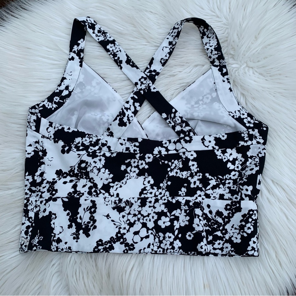 NWT Club Monaco Women’s Black and White Floral Crisscross Strap Top Size 6 - Picture 8 of 14